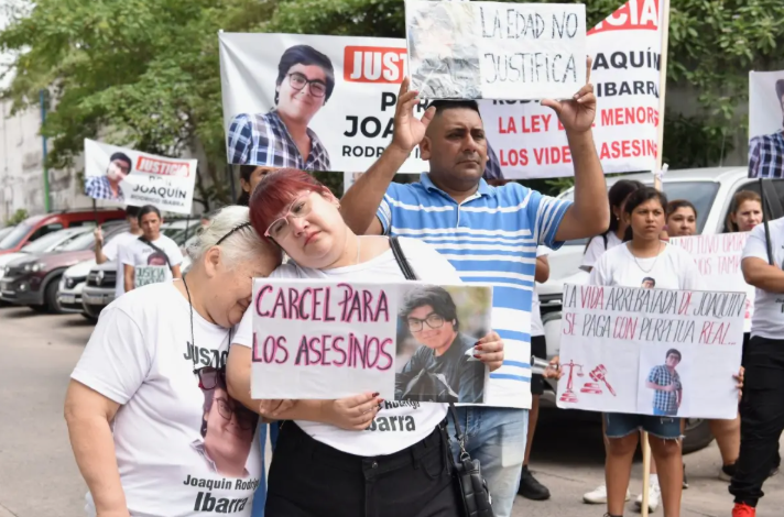 Familiares y amigos de Joaquín Ibarra, marcharon para pedir Justicia a un mes del crimen