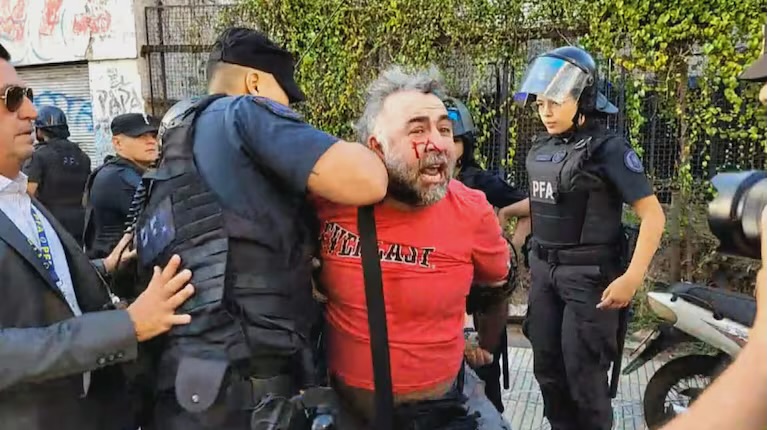 Tensión en el Congreso: la Justicia ordenó liberar al camarógrafo e investigar a los policías