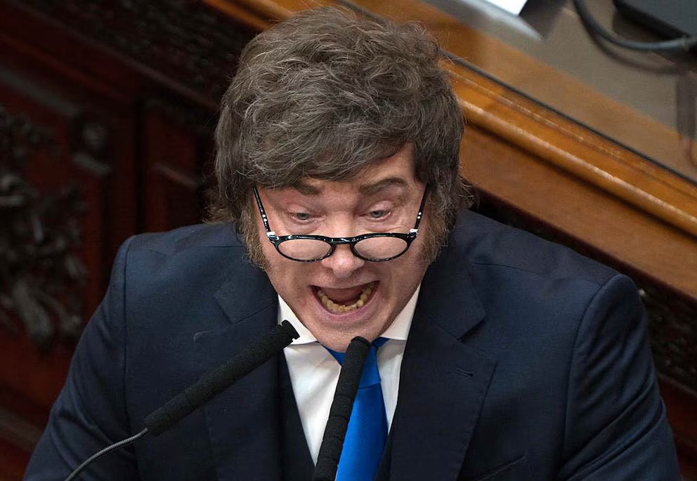 En la Asamblea Legislativa, Javier Milei pronosticó que Cristina Kirchner “va a seguir presa porque es una chorra”