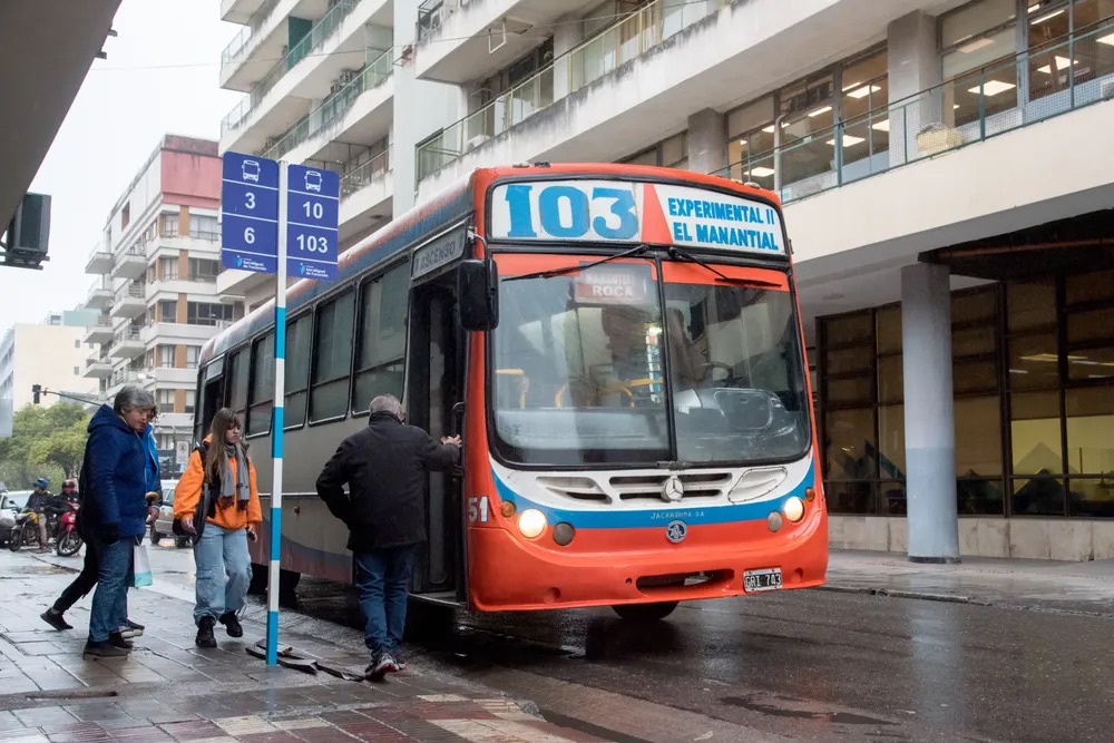 Los docentes tienen ahora 50% de descuento para el boleto interurbano en Tucumán