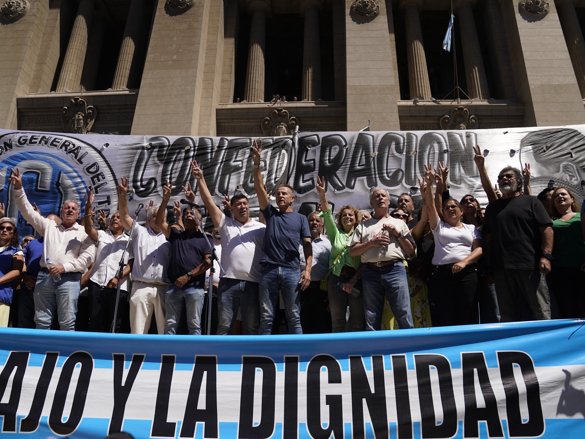 Reforma laboral: tras su entrada en vigencia, la CGT presentó un amparo judicial para frenar la ley