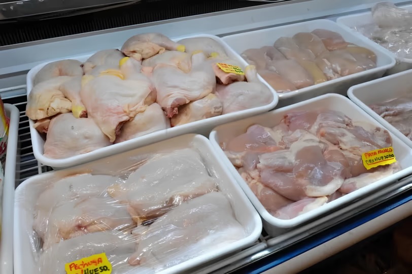Consumo de pollo: el país se mantiene entre los líderes mundiales y crece la demanda interna