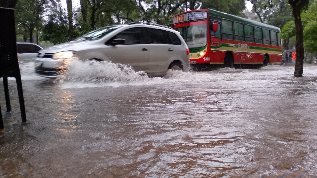 Un frente de tormenta avanza hacia Tucumán y puede causar complicaciones