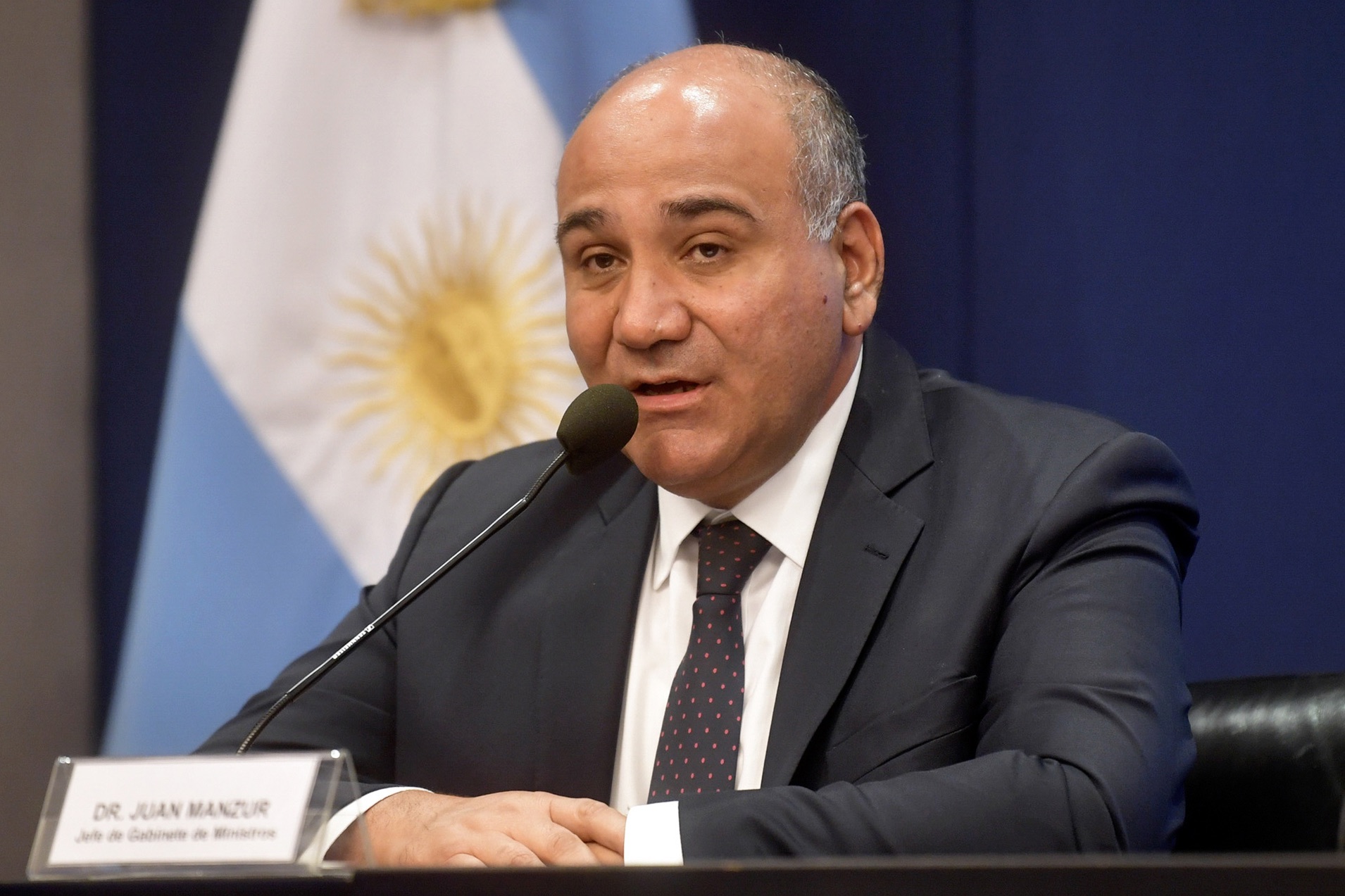 Manzur apareció, criticó la salida de la OMS y habló de un “grave error” del Gobierno