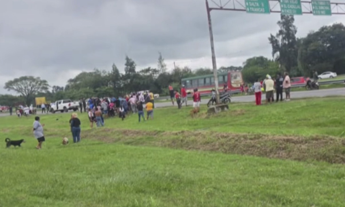 Una camioneta embistió a una moto y murió un niño de 6 años