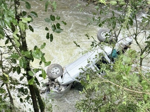 Camioneta cayó al precipicio en la ruta 307: el conductor se durmió al volante