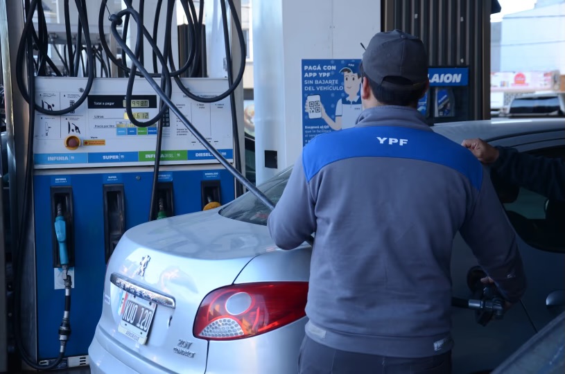 Naftas no dan respiro: estiman seguimientos de aumentos en el precio