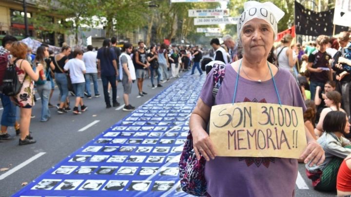 A 50 años del golpe de 1976, la Argentina enfrenta otra batalla: que el paso del tiempo no borre la verdad
