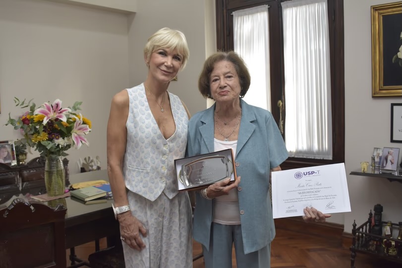 La Universidad San Pablo-T distinguió a Marta Cruz Prats por su compromiso con la niñez