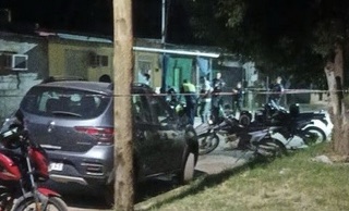 Discutió con su esposa, la asesinó a balazos, intentó suicidarse y sobrevivió, en el sur de la Capital