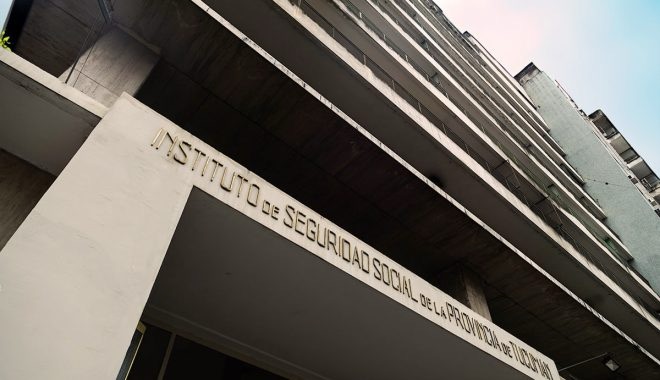 Aprehenden a dos empleados del Subsidio de Salud por presunta venta de certificados de discapacidad falsos