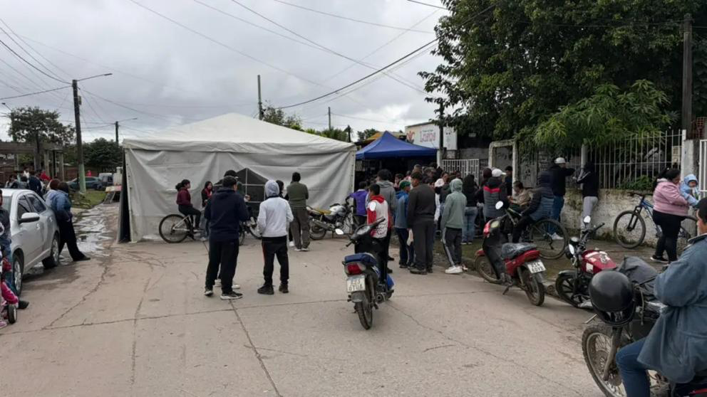 Dolor y bronca en el barrio: despidieron al niño que murió electrocutado y apuntan contra conexiones clandestinas