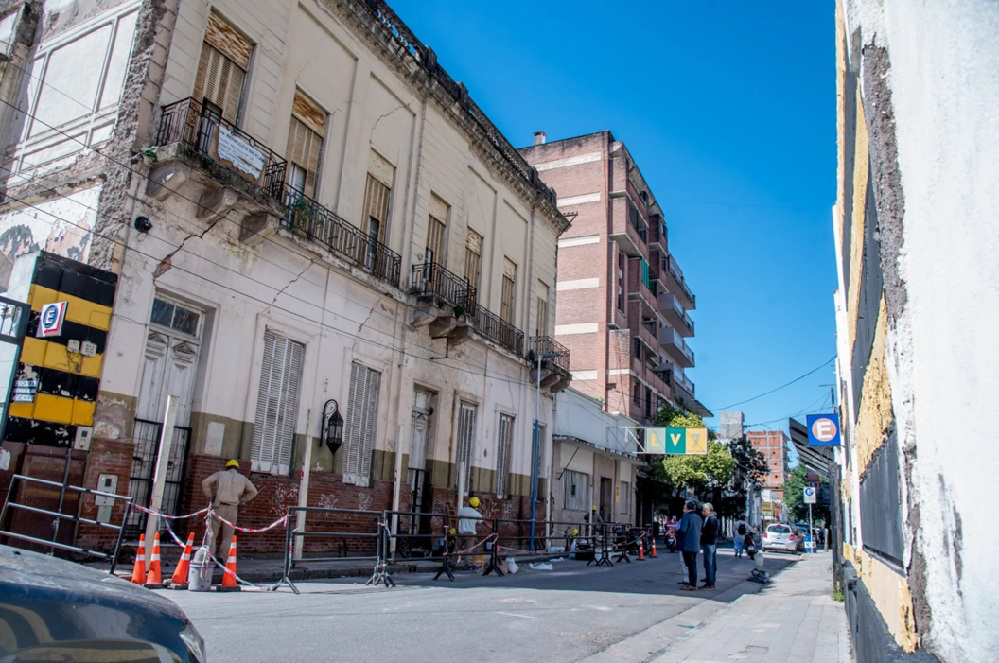 Riesgo en pleno centro: evalúan demoler el edificio de Mendoza al 200