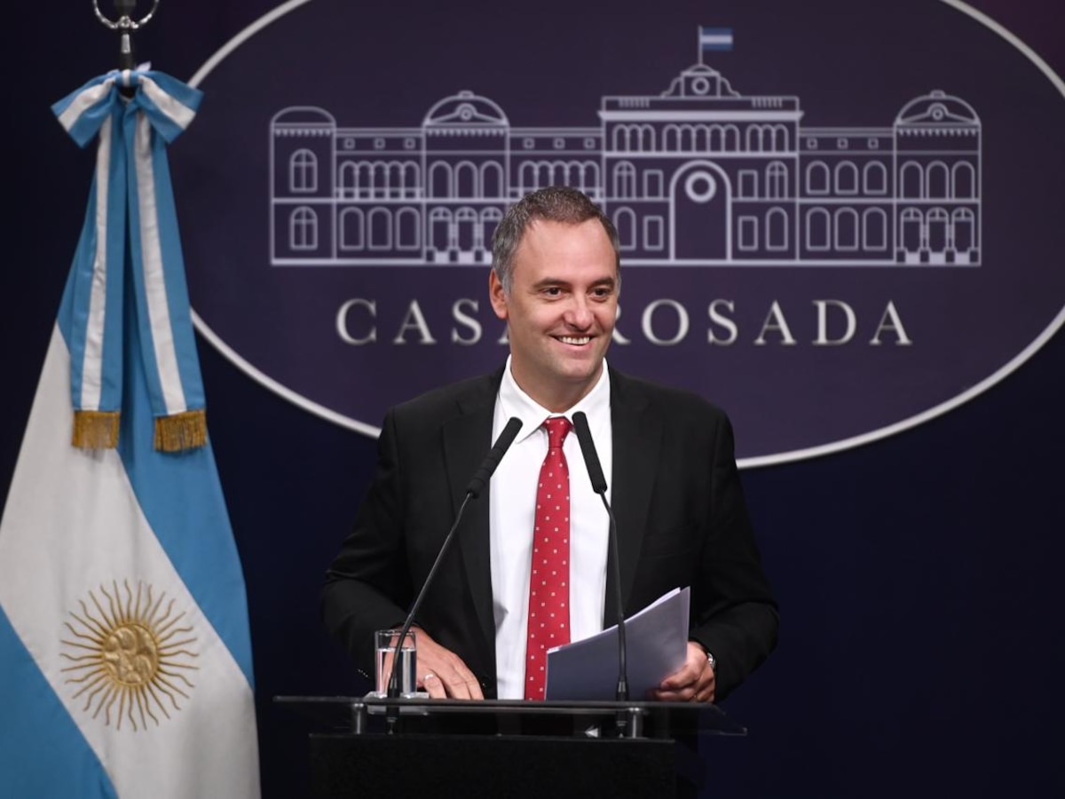 El juez Ariel Lijo ordenó levantar el secreto bancario y fiscal de Manuel Adorni y su esposa