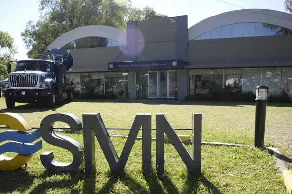 Anuncian un paro en los vuelos de todo el país por el despido de 140 trabajadores del Servicio Meteorológico Nacional